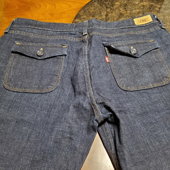 Levi's - Picture 2 of 5